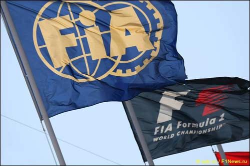 FIA организует по две зоны DRS на большинстве трасс